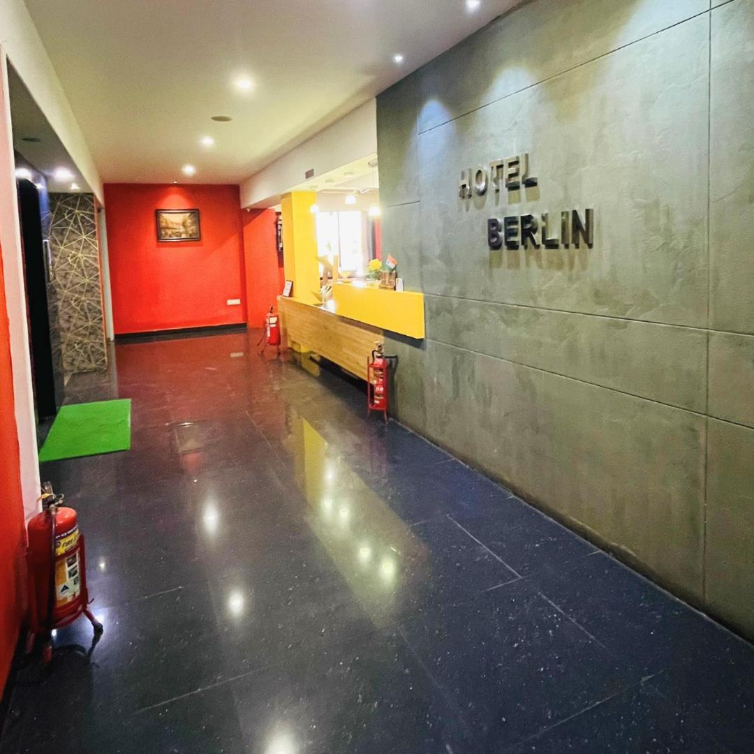 The Berlin Hotel Gandhinagar Kültér fotó