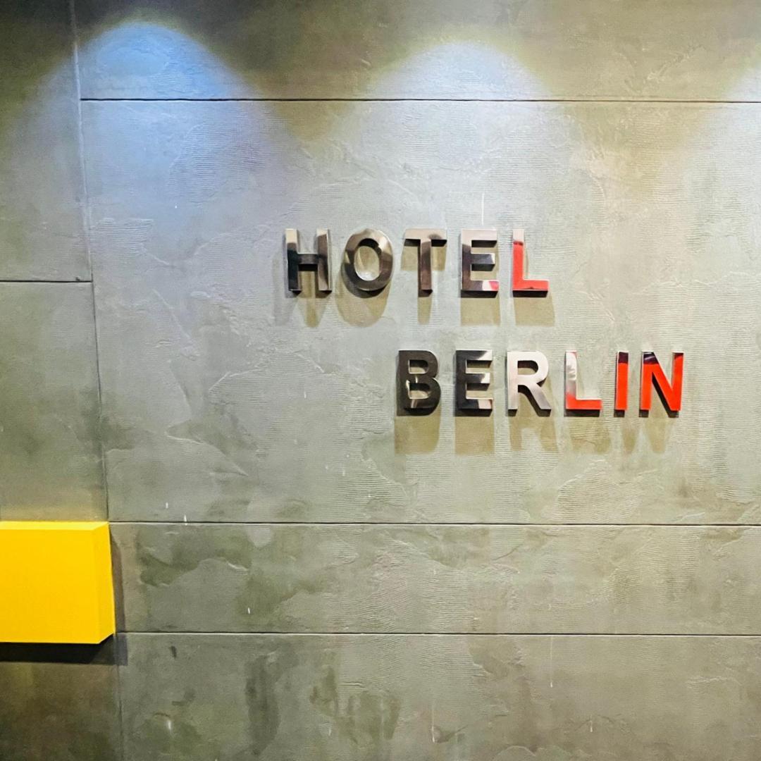 The Berlin Hotel Gandhinagar Kültér fotó